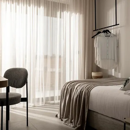 Alfa Luxury מלון